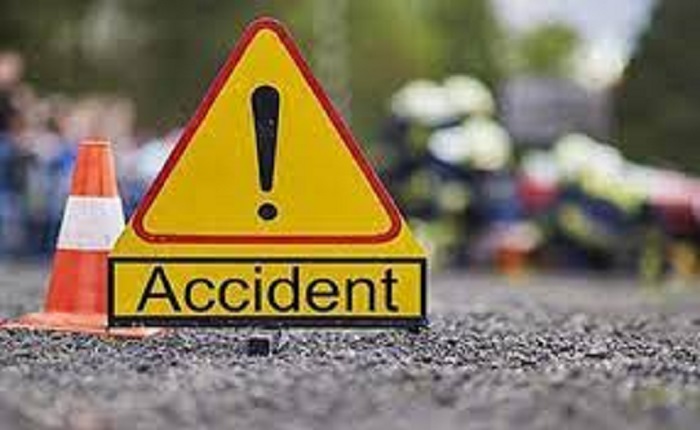 कर्नाटक सरकार में मंत्री मधु बंगारप्पा की कार ट्रक से टकराई
