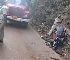 ट्रक की टक्कर से मोटरसाइकिल सवार दो युवकों की मृत्यु