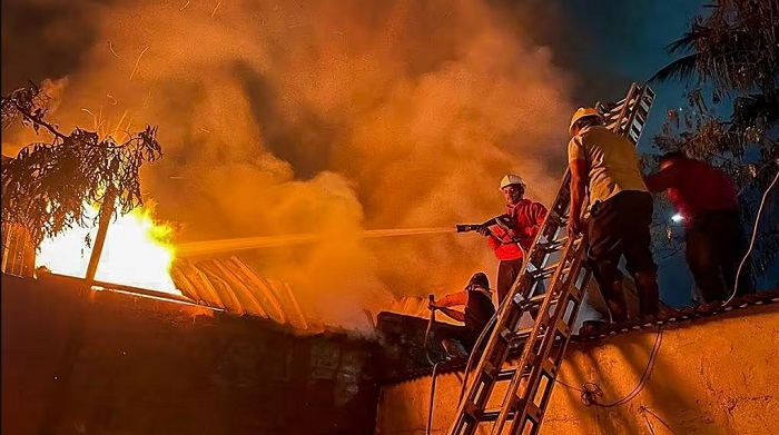 महाराष्ट्र में दास्ताने बनाने वाली फैक्ट्री में आग