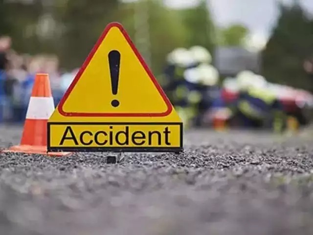 सड़क दुर्घटनाओं में मां बेटी सहित तीन की मौत