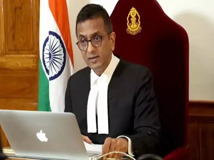 भारत के प्रधान न्यायाधीश  डी वाई चंद्रचूड़