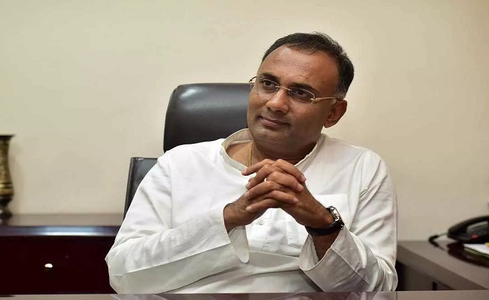 कर्नाटक के स्वास्थ्य मंत्री दिनेश गुंडू राव