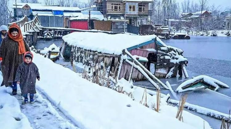 कश्मीर में शीत लहर से थोड़ी राहत