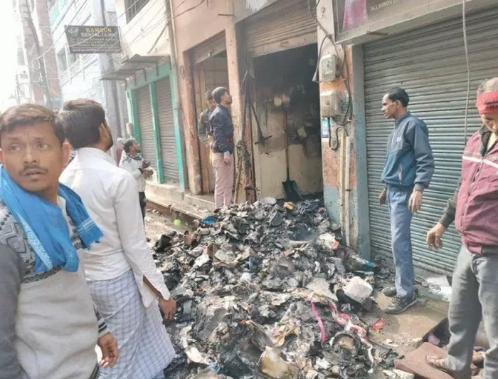 अवैध गैस रीफिलिंग की दुकान में धमाके के बाद लगी आग