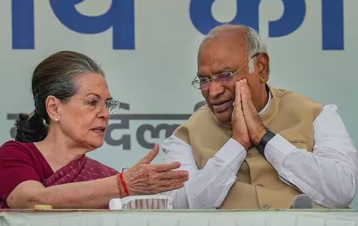 कांग्रेस अध्यक्ष खरगे और सोनिया गांधी ने राम मंदिर का निमंत्रण किया अस्वीकार