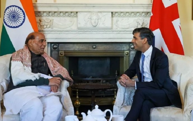रक्षा मंत्री राजनाथ सिंह  ब्रिटेन के प्रधानमंत्री ऋषि सुनक के साथ