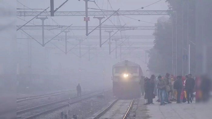 घने कोहरे से उत्तर भारत में  रेल यातायात प्रभावित