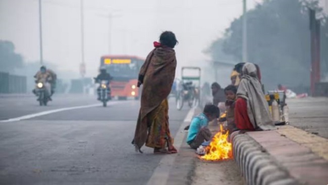 दिल्ली में और बढ़ा सर्दी का सितम