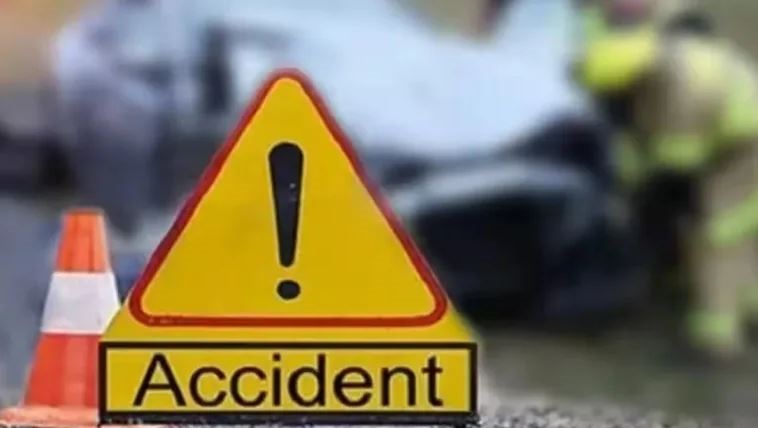 बीड में सड़क दुर्घटना में पिता-पुत्र सहित चार लोगों की मौत