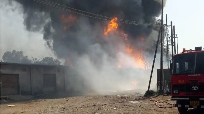 ठाणे में आयुर्वेदिक पाउडर की फैक्टरी में लगी भीषण आग