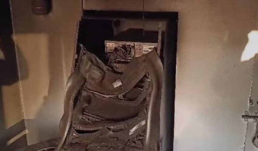एटीएम को गैस कटर से काटकर लूटने की कोशिश के दौरान वहां आग भड़क गई