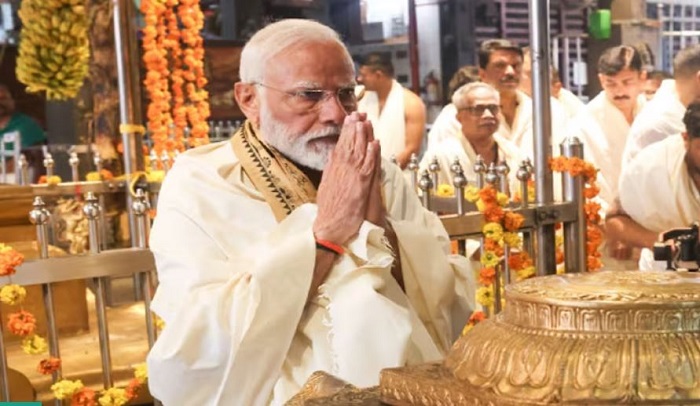 प्रधानमंत्री मोदी ने राम मंदिर में पूजा-अर्चना की