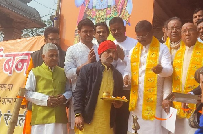 केंद्रीय मंत्री अर्जुन मुंडा श्री लक्ष्मी नारायण मंदिर परिसर में