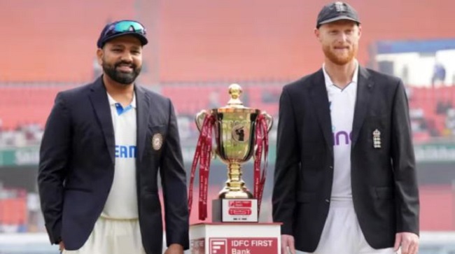 भारतीय स्पिनरों ने इंग्लैंड को आठ विकेट पर 215 रन पर रोका