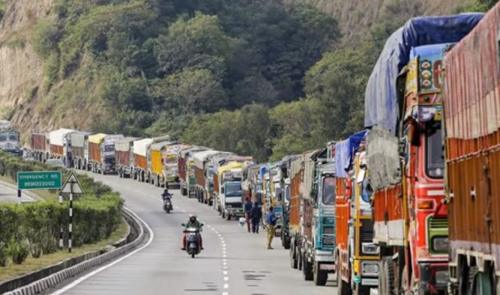 जम्मू-श्रीनगर राष्ट्रीय राजमार्ग बंद, 200 से अधिक वाहन फंसे