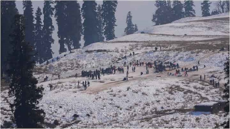 कश्मीर में शीतलहर जारी