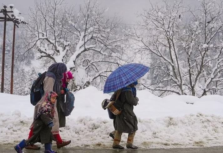 कश्मीर में हाड़ कंपा देने वाली ठंड