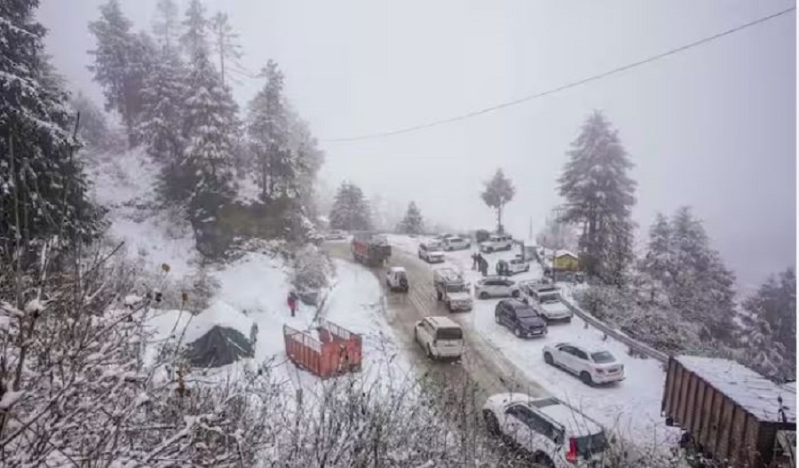 कश्मीर में भारी बर्फबारी