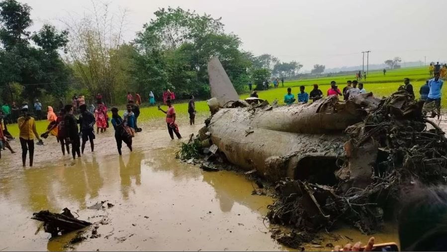 बंगाल में वायु सेना का विमान दुर्घटनाग्रस्त