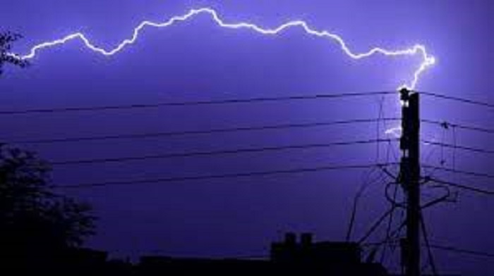 आकाशीय बिजली गिरने से सात लोगों की मौत