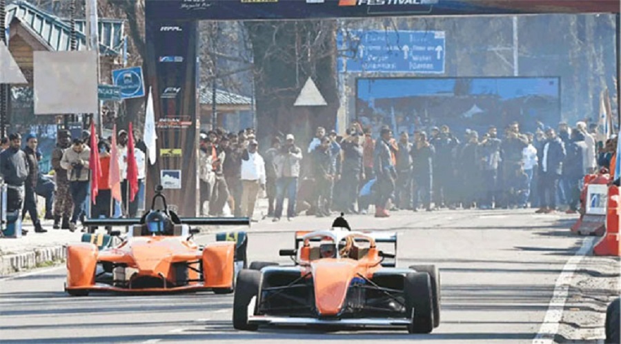 श्रीनगर में पहली बार आयोजित हुई फॉर्मूला-4 कार रेस