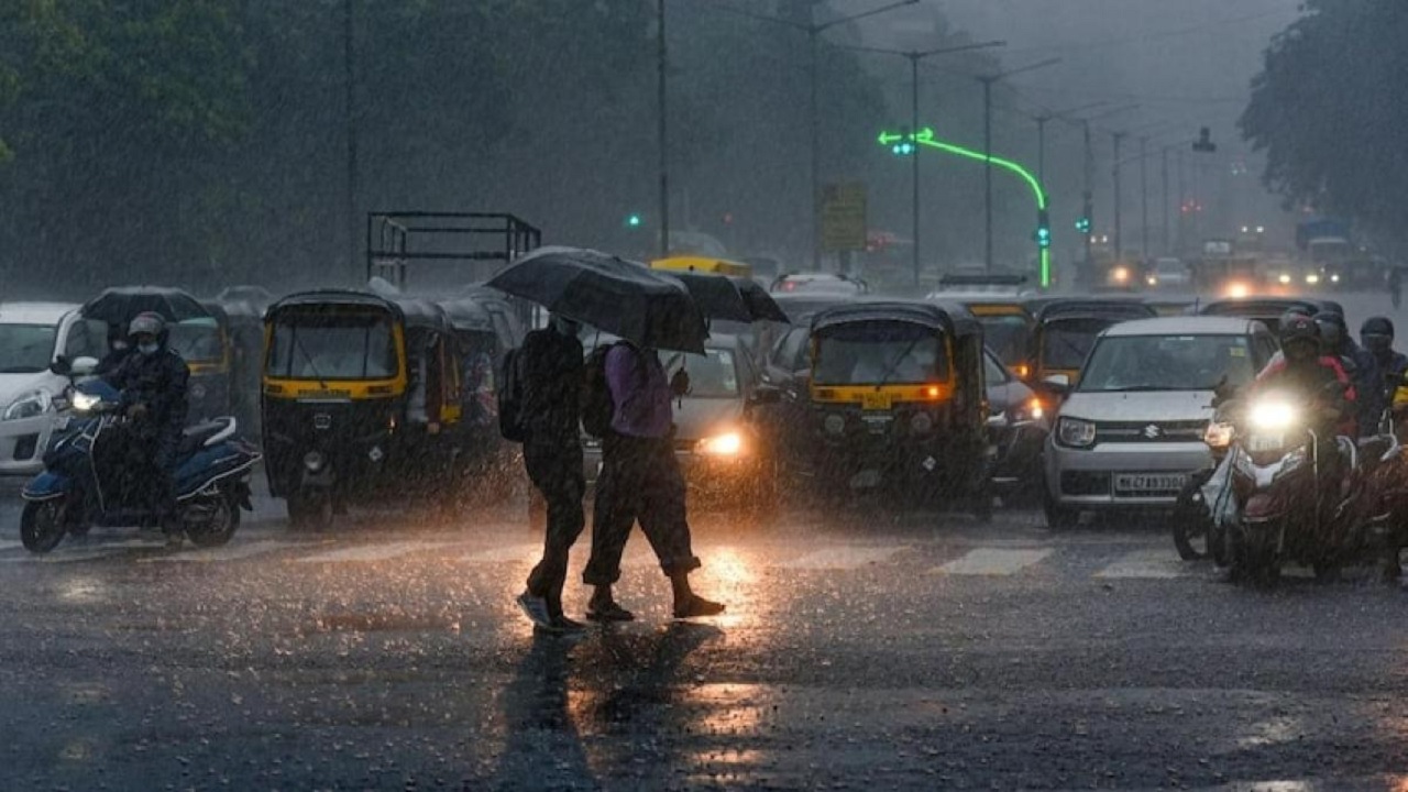 दिल्ली में मौसम ने बदली करवट