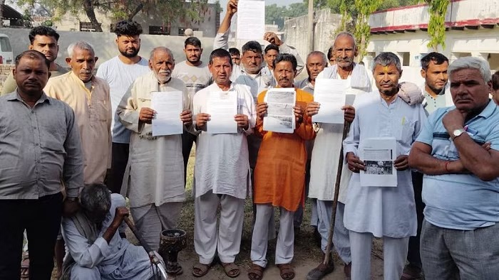ग्रामीणों ने किया चुनाव का बहिष्कार