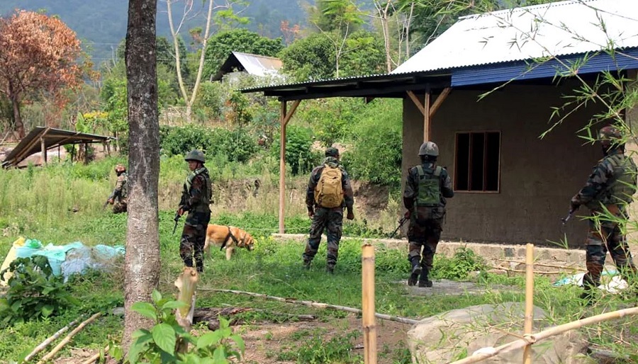 मणिपुर हिंसा दो समूहों के बीच गोलीबारी