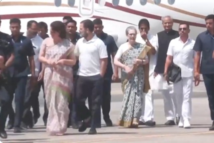 फुरसतगंज हवाई अड्डे पर सोनिया गांधी, राहुल और प्रियंका